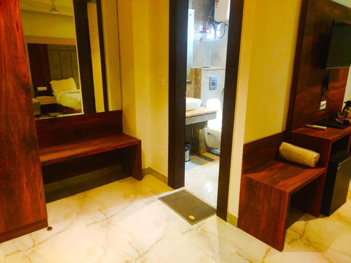 Hotel The Nilsa Új-Delhi Kültér fotó